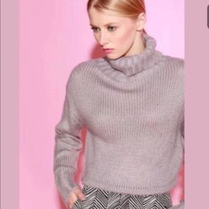 Cropped Turtle neck Sweater!